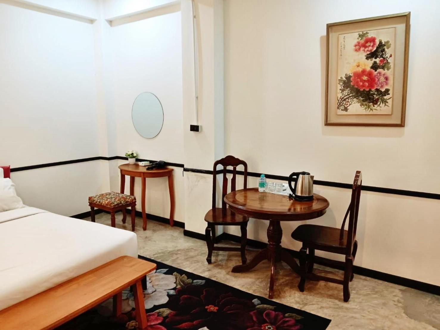 The Character Yaowarat V เดอะ คาแรคเตอร์ เยาวราช 3 Apartment Bangkok Exterior foto